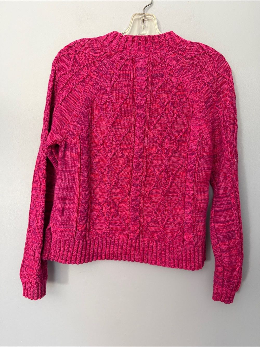 GAP Cable Knit Crew Neck Sweater Bright Pink Fuchsia Small Cozy Preppy - Picture 6 of 7